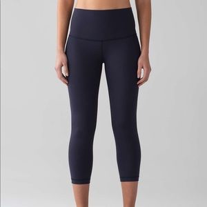 Lululemon Navy Blue Cropped Wunder Under leggings